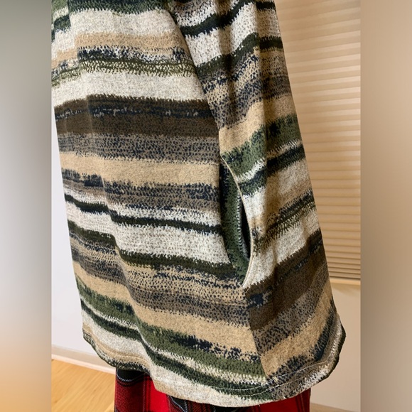 NWT Papa Vancouver Women’s Top with Side Pockets Size:M Tan khaki brown - Picture 3 of 6